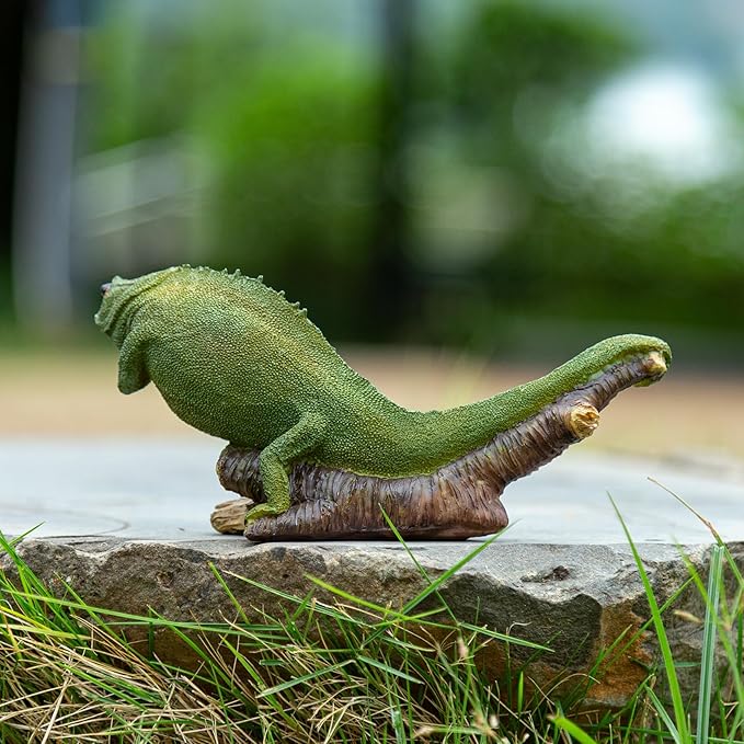 Garden Lizard Statue - Large Garden Statues & Figurines, Big Foot Yard Decor, Outdoor Statue for Patio, Lawn, Yard