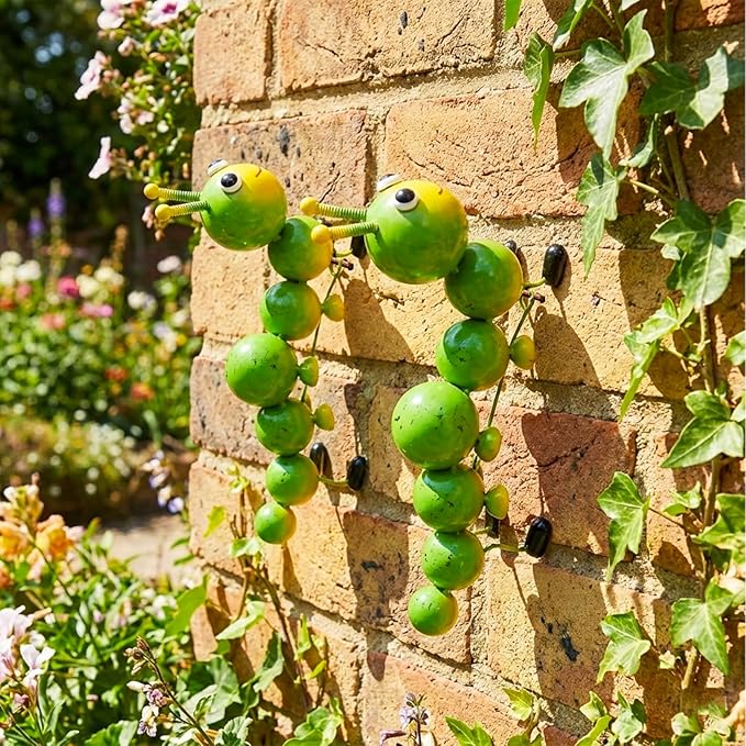 Metal Caterpillar Statue Yard Art Garden Decor, 2 Pack Handcrafted Cute Caterpillar Ornaments for Outside Fence Patio Lawn Garden Courtyard,Gift for Family,Friends,Garden Lovers (Green)