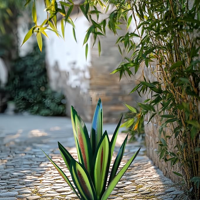 Outdoor Garden Metal Yard Art: Metal Agave Plants Outdoor Decor, Lawn Ornaments for Outside, Large Leaf Enlarge Thickened Artificial Agave Plant, for Outdoor Garden Yard Sculpture Decor (Blue)