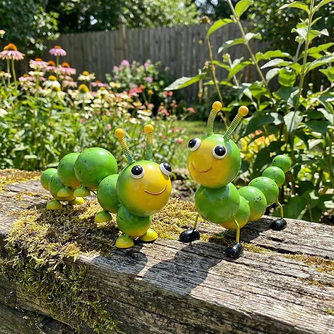 Metal Caterpillar Statue Yard Art Garden Decor, 2 Pack Handcrafted Cute Caterpillar Ornaments for Outside Fence Patio Lawn Garden Courtyard,Gift for Family,Friends,Garden Lovers (Green)