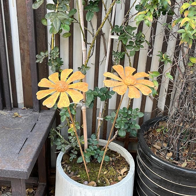 2 PCS Rustic Chamomile Garden Decor for Outside,Metal Flower Bed Decorations，Rusty Flower Art Spring Decor,Garden Stakes Decorative,Chamomile Outdoor Sculptures and Yard Art, Lawn Ornaments