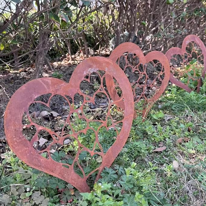 Rusty Stake Heart Statue Tree with Realistic Rusted Heart for Home and Garden Parterre Enhancement Yard Decoration