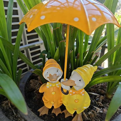 Cute Couple Ducks Holding Umbrella Garden Statues Outdoor Sculptures, Resin Cartoon Animal Figurines for Patio, Yard, Balcony, Creative Crafts Art Ornaments