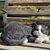 Sleeping Cat Statue Garden Decor, Outdoor Cat Sculpture & Figurine Lawn Ornament, Black & White Tabby Statue for Patio, Lawn, Yard Decorative, Cute Kitten Memorial Grave Accessory