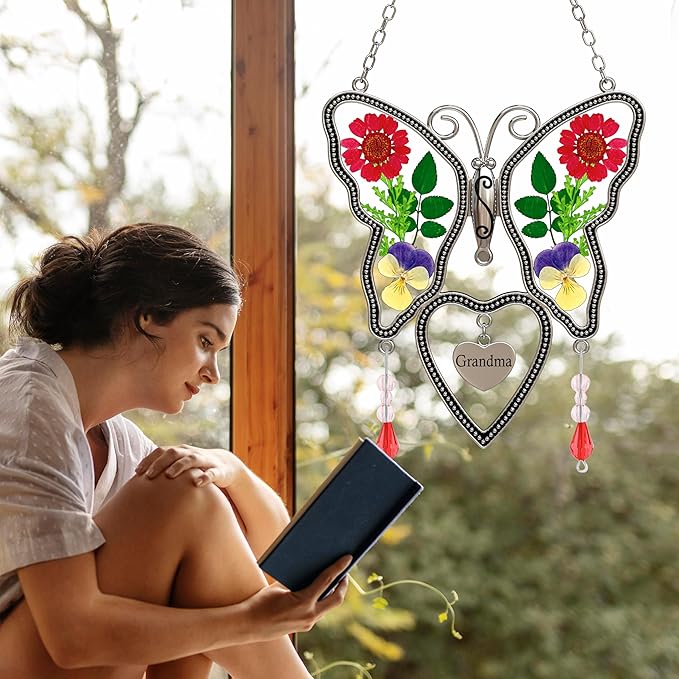 Suncatcher Grandma Butterfly Heart Shaped Glass Suncatcher with Pressed Flower Nana Gifts Wind Chimes with Real Flowers, Pendant Birthday Gifts for Grandma Mother`s Day Indoor Décor