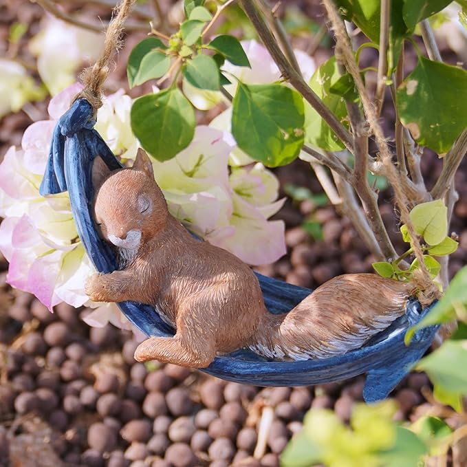Squirrel Garden Décor Hanging Statue - Hanging on Tree Branch Squirrel Swing Statue Outdoor Garden Decoration Outdoor Gift Comes Statues with Rope and Hook 7.75 * 3.75 * 3.25 Inch