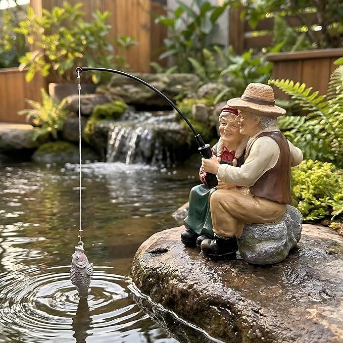 Romantic Older Couple Fishing Statue Outdoor Garden Koi Pond Decoration, Couple in Love Fisher Statues Figurine for Patio, Lawn & Yard Decor, Resin Garden Decoration, Elder Lover Fishing Sculpture
