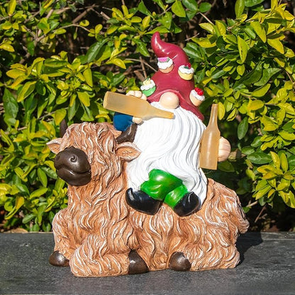 DKJOCKY Gnome Garden Decor Statue with Solar Light Lantern, Highland Cow Birthday Gifts for Women Mom Grandma, Funny Waterproof Resin Figurine Outdoor Decorations for Yard Patio Lawn Balcony Porch