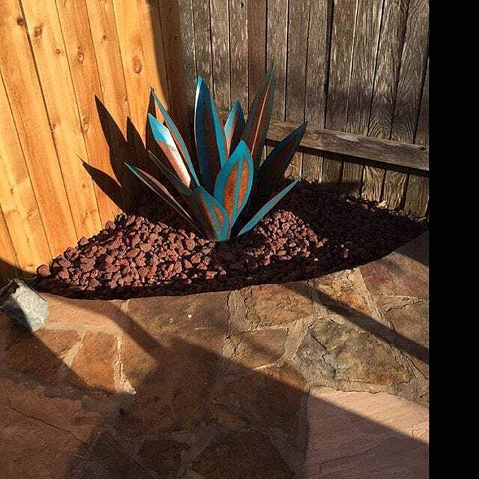 Juesi Metal Agave Plants for Outdoors, Garden Sculpture Metal Arts for Yard Lawn Patio (10.6" X 2.5", Ocean Blue)