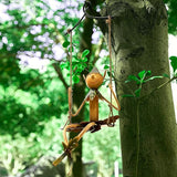 Christmas Elf on Swing Metal Sculpture – Garden & indoor Festive Elf Yard Art for Indoor & Outdoor Décor, Holiday Hanging Lawn Ornament for Mantel, Patio, Charming Christmas Elf Gift Statue Decoration