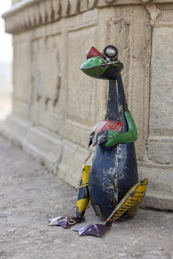 DeKulture Recycled Iron Frog with Heart - Garden Statue | Eco-Friendly Metal Art (7.8x7.5x13.5 Inches)