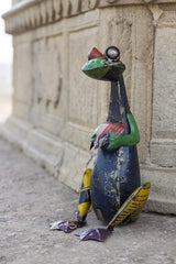 DeKulture Recycled Iron Frog with Heart - Garden Statue | Eco-Friendly Metal Art (7.8x7.5x13.5 Inches)