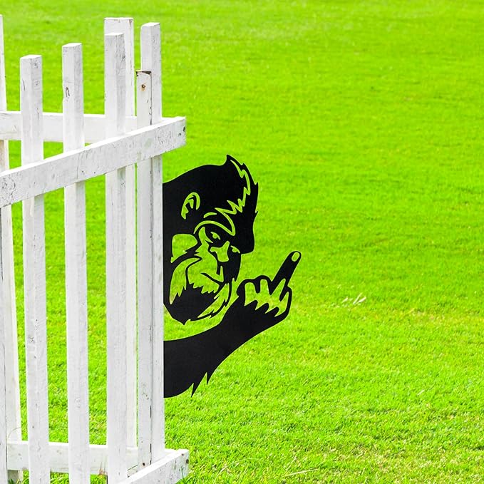 Halloween Fence Yard Statues Garden Stake, Horror Metal Wall Art Statues Outdoor Rust-Proof Decor, Laser Cut Silhouette Art Double Sided Metal Sculpture for Outdoor Garden (Funny Bigfoot)