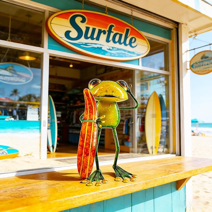 Frog Metal Garden Decor Yard Art Frog Decor with Skateboard, 3D Stereo Hand-Painted Decoration for Outdoor Garden Patio Plant Porch Poolside, Indoor Living Room Bedroom Shelf Ornament 9.5'' Height