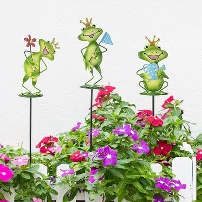 3 Pack Metal Garden Stakes, 14.2" Frog Garden Stakes for Spring Decor, Metal Yard Art for Outdoor & Outside Lawn Patio Pathway Decoration