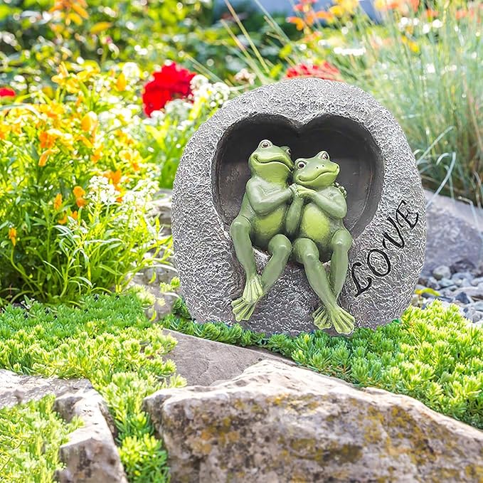 Romantic Frogs Couple Statues, Love Frogs Sitting on Stone Figurine, Resin Garden Ornament, Outdoor Animal Decor Collection, 7”H Gifts for Anniversary and Valentine