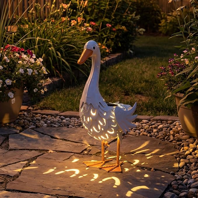 Lavezee Porch Goose Statue Outdoor Lawn and Garden Statue, Metal Goose with Solar Light for Lawn Yard Backyard, Metal Yard Art for Garden Decoration