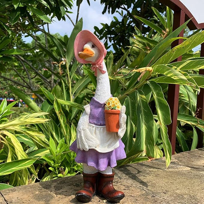 iRonrain Garden Statues Gardener Couple Duck, Indoor Ourdoor Decorations Cute Ducks Art Décor Figurine Ornament for Yard Home Garden Patio and Office (Femal)