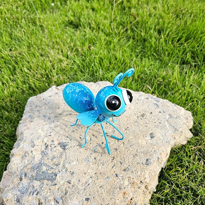 Metal Bee Sculptures Outdoor Yard Art Garden Patio Decor, Set of 4 Statues for Insect-Themed Garden Decoration
