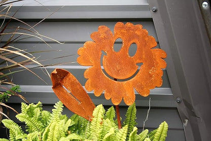 Metal Rustic and Colorful Flower Stakes Ranging from 9.5 to 36 Inches Tall (Waving Smiling Daisy 21" Tall, Naturally Rusted)