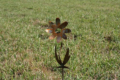 Metal Rustic and Colorful Flower Stakes Ranging from 9.5 to 36 Inches Tall (Twisted Daisy Stake 9.5" Tall, Naturally Rusted)