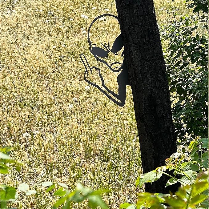 Peek-a-Boo Alien Yard Sign, Funny Peeking Metal Wall Art for Home Fence Garden Fence Patio Yard Farmhouse Outdoor Decor for Sci-Fi Fans & Pranksters, Unique Gift Idea (Middle Finger Alien,L)
