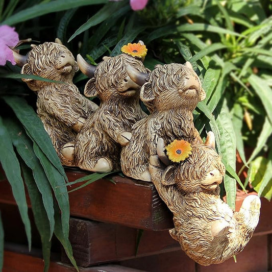 Garden Highland Cow statue for Outdoor Decor,Highland Cow Statue Shelf Sitter,Family Ties 4pc Holding Together Figurine for Outdoor Garden Bookshelf Desk Step Edge Decor,Highland Cow Gifts for Women