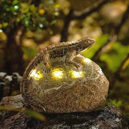 Rezpuao Garden Statue Lizard,Solar Lizard Decor for Outdoor,Resin Lizards Figurine with Solar Light for Patio,Balcony,Yard,Lawn Ornament,Perfect Garden Gift