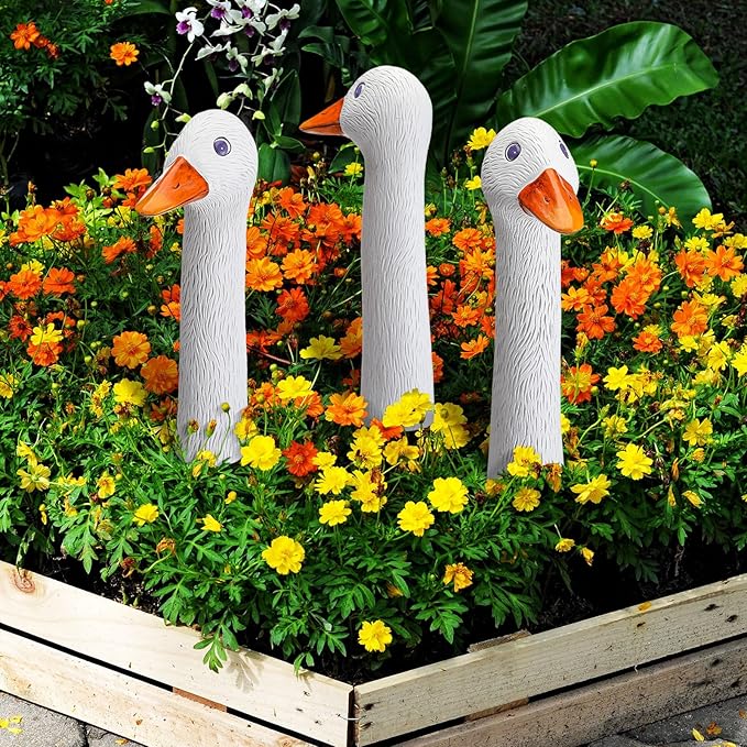 Suzile 1 Piece Porch Goose Statue Decorative Garden Stake Funny Porch Goose Resin Garden Lawn Yard Decor Gifts for Home Outdoor Patio