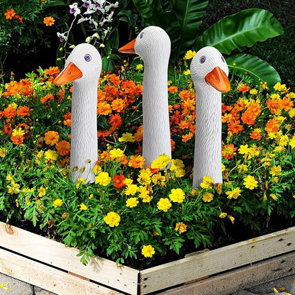 Suzile 1 Piece Porch Goose Statue Decorative Garden Stake Funny Porch Goose Resin Garden Lawn Yard Decor Gifts for Home Outdoor Patio