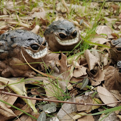 MOLMH Weird Ugly Funny Monster Frog Obese Toad Garden Accessories Quirky Outdoor Accents Decorative Statue Novelty Home Office Sculpture Unique Gift