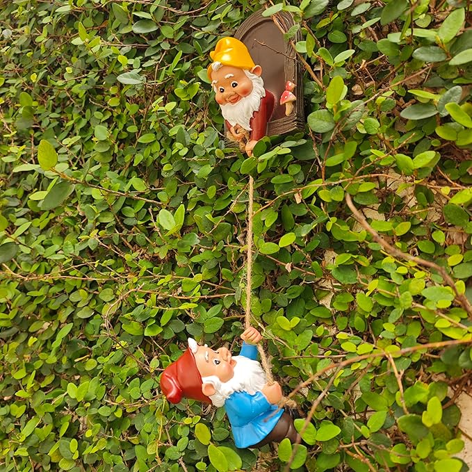 Funny Climbing Gnome Tree Hugger Decor, Garden Sculpture Decoration Elf Out The Door, Yard Ornament Resin Statue Outdoor Decor for Patio Lawn