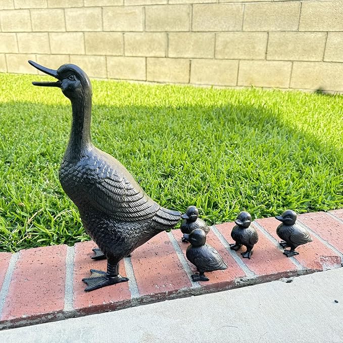 Vintage Cast Iron Duck Family Garden Statue, Rust Brown Mother Duck (15.7" Tall) with 4 Ducklings (3.6" Tall), Outdoor Decorative Sculpture Set for Yard Patio HC5387-6905