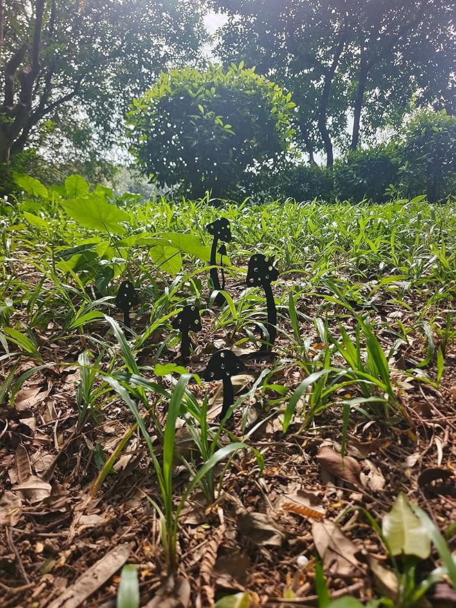 Metal Mushroom Yard Art Garden Decorative Stake Hollow Out Mushrooms Silhouette Statue Decor, 5pcs Mushroom Family Silhouette Sets for Pathway, Floor, Garden, Lawn, Outdoor Decorat (Metal Mushroom)