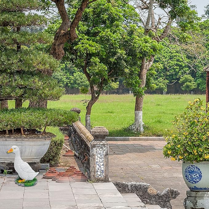 GANAZONO Simulated Duck Ornament 5.90X3.93X3.14In Outdoor Garden Decor Lifelike Lawn Duck Figurine for Patio Yard Landscaping Craft