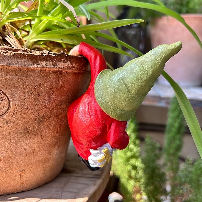 Climbing Gnome Figurines Flower Pot Hugger, Resin Hanging Garden Gnomes Statue Outdoor Decor Fence Ornaments Plant Pot for Indoor Outdoor Home Patio Yard Lawn 2 PCS