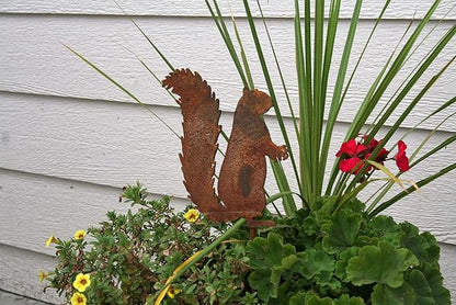 Animal Wildlife Style Steel Rustic or Powder Coated Metal Yard Stake (Squirrel 20" Tall Including Stake, Naturally Rusted)