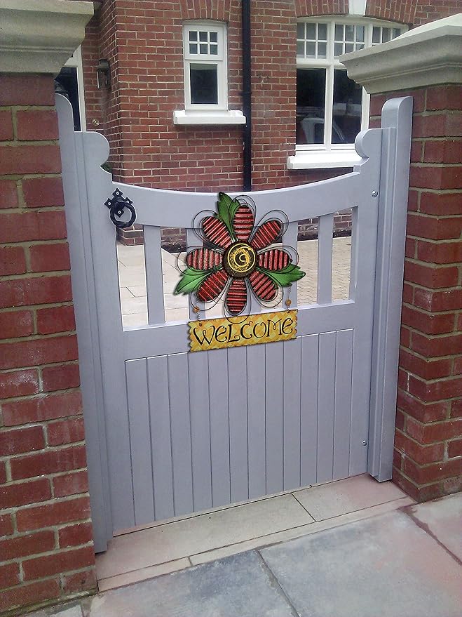 Metal Welcome Sign Daisy Hanging Signs for Front Door - Indoor Outdoor Door Decor Wall Art Flower Decoration Decorative Ornament Wreath for Home Garden Patio (Red)