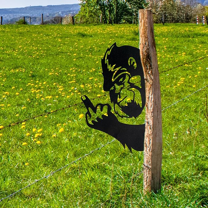 Halloween Fence Yard Statues Garden Stake, Horror Metal Wall Art Statues Outdoor Rust-Proof Decor, Laser Cut Silhouette Art Double Sided Metal Sculpture for Outdoor Garden (Funny Bigfoot)