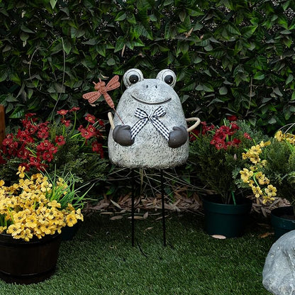Alpine Corporation MCC862 Indoor/Outdoor Frog with Dragonfly Garden Statue, Stone Finish Frog Statue for Yard, 24" H, Silver
