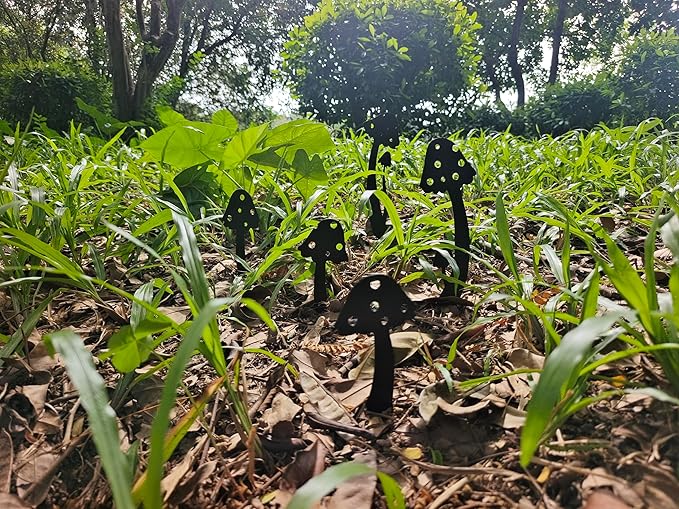 Metal Mushroom Yard Art Garden Decorative Stake Hollow Out Mushrooms Silhouette Statue Decor, 5pcs Mushroom Family Silhouette Sets for Pathway, Floor, Garden, Lawn, Outdoor Decorat (Metal Mushroom)