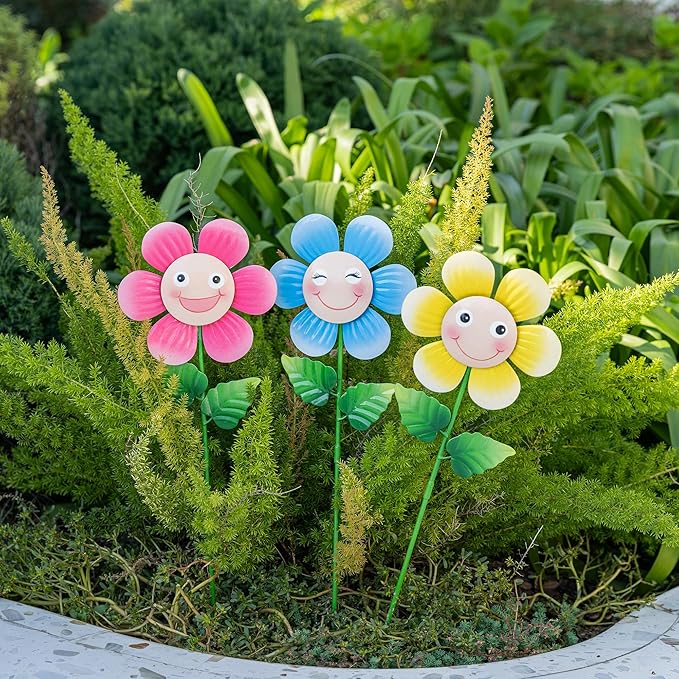 Glitzhome Set of 3 Happy Face Decorative Garden Stake, Metal Flower Yard Stakes with Hand Painted Smiling Design, Iron Garden Yard Spring Decor or Wall Decor, 18”H