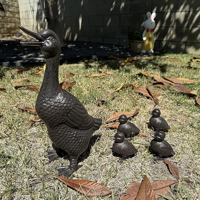 Vintage Cast Iron Duck Family Garden Statue, Rust Brown Mother Duck (15.7" Tall) with 4 Ducklings (3.6" Tall), Outdoor Decorative Sculpture Set for Yard Patio HC5387-6905