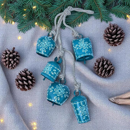 Rustic Cow Bell Wind Chime 25” - 5 Metal Hanging Bells for Christmas, Farmhouse, Porch, Entryway, Bohemian Garden Chime, Vintage Bell Garland, Antique Wind Chimes for Indoor & Outdoor (Green)