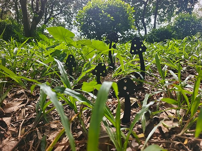 Metal Mushroom Yard Art Garden Decorative Stake Hollow Out Mushrooms Silhouette Statue Decor, 5pcs Mushroom Family Silhouette Sets for Pathway, Floor, Garden, Lawn, Outdoor Decorat (Metal Mushroom)
