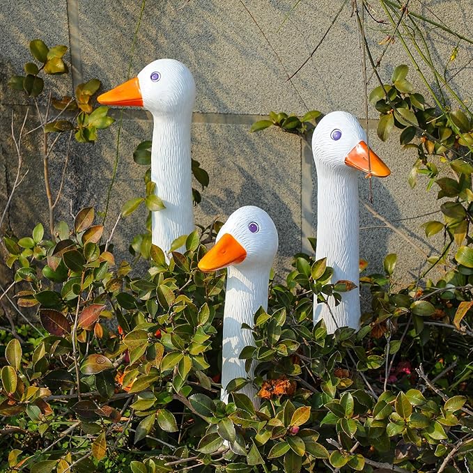 Suzile 1 Piece Porch Goose Statue Decorative Garden Stake Funny Porch Goose Resin Garden Lawn Yard Decor Gifts for Home Outdoor Patio