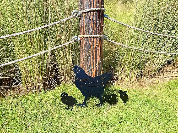 4 Pack Chicken Garden Decorative Stake Metal Chicken Statues Hen and Chicks Silhouette for Yard Outdoor Lawn Patios Garden Decoration